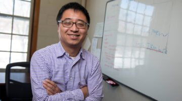 Xudong Zheng portrait in classroom