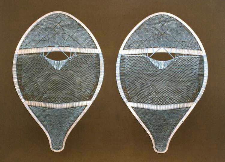 Cree Beavertail Snowshoes