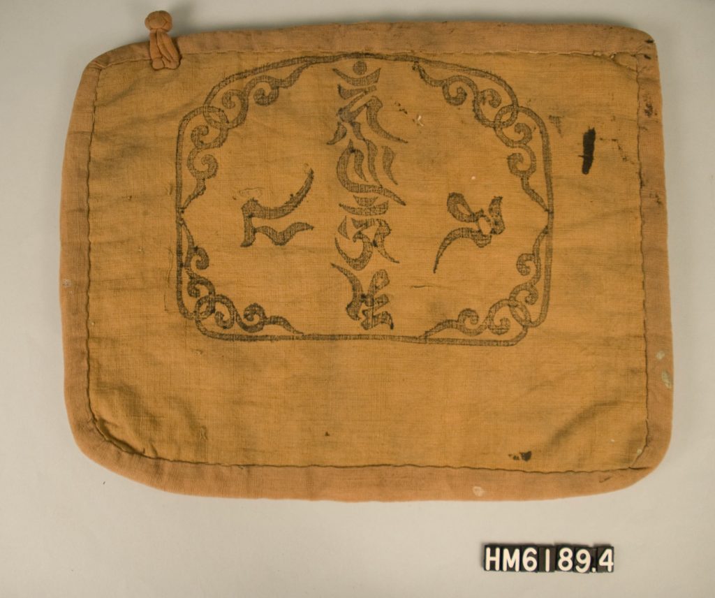 Image of cotton pad with Korean writing