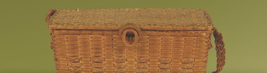 Detail image of a rectangular basket with ring latch.