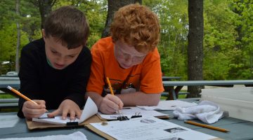 Third-graders measure oysters