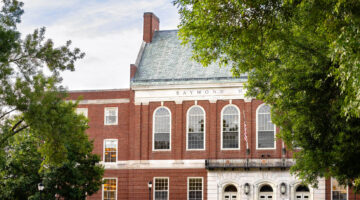 A view of Fogler Library from the UMaine Mall
