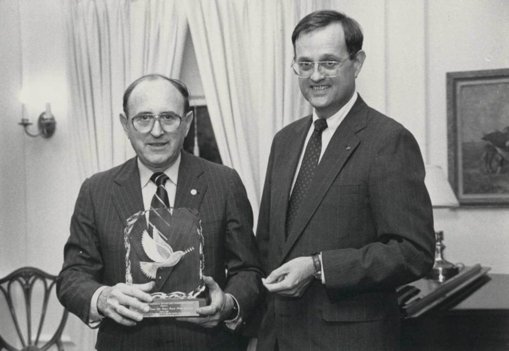 A photo of Bernard Lown and a commemorative plaque 