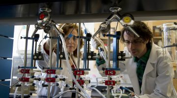 Klimis-Zacas and Stefano Vendrame in lab