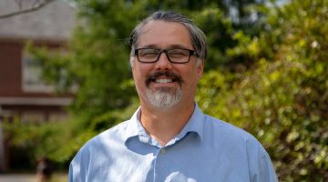 Headshot of Pete Avis