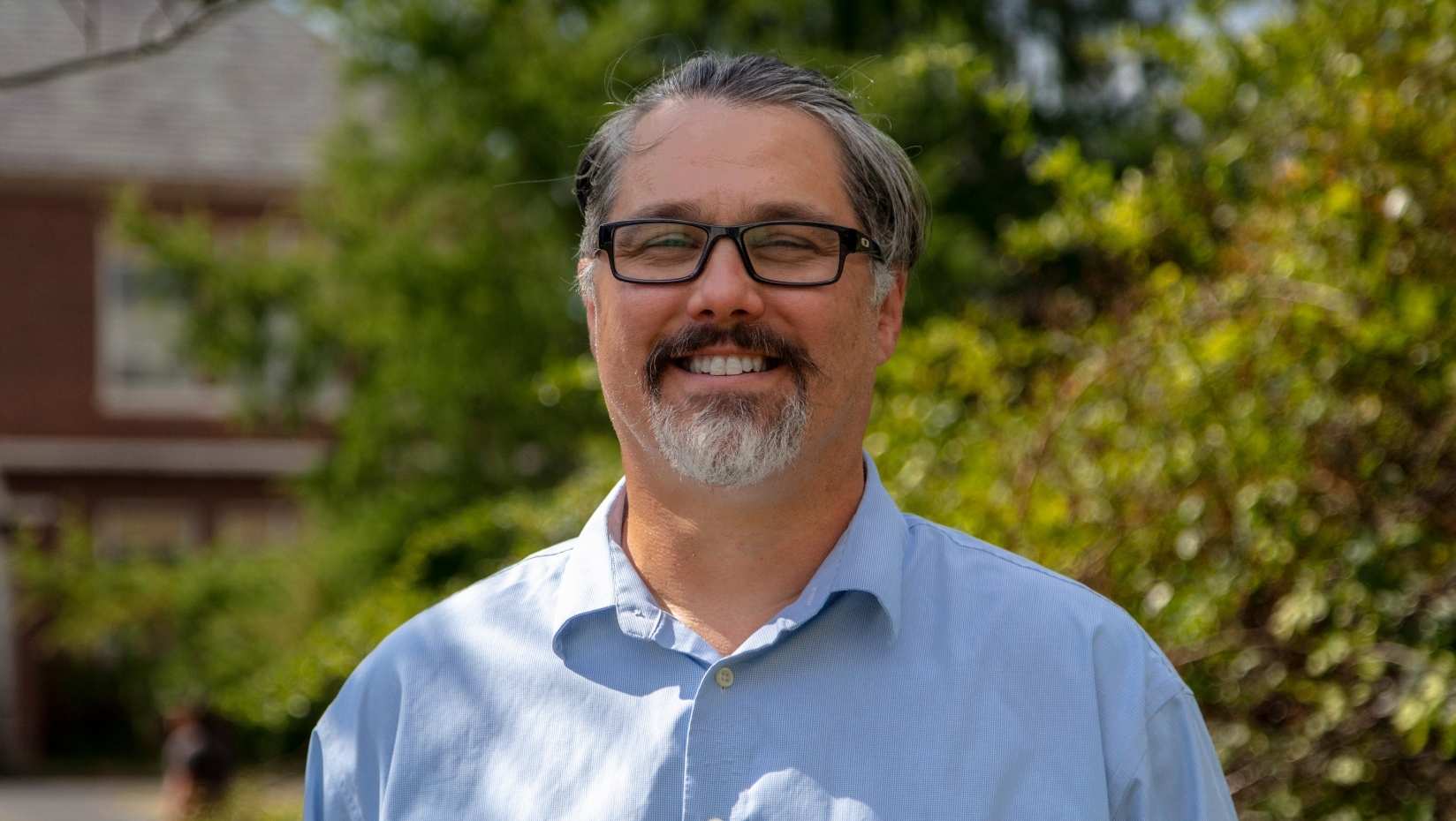 Headshot of Pete Avis