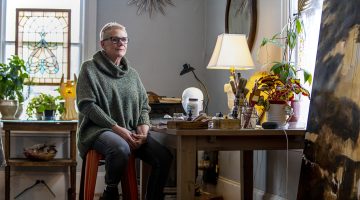 A portrait of Susan Smith in her studio.