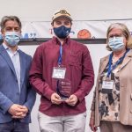 Photo Receiving award Student Symposium 2022 award ceremony